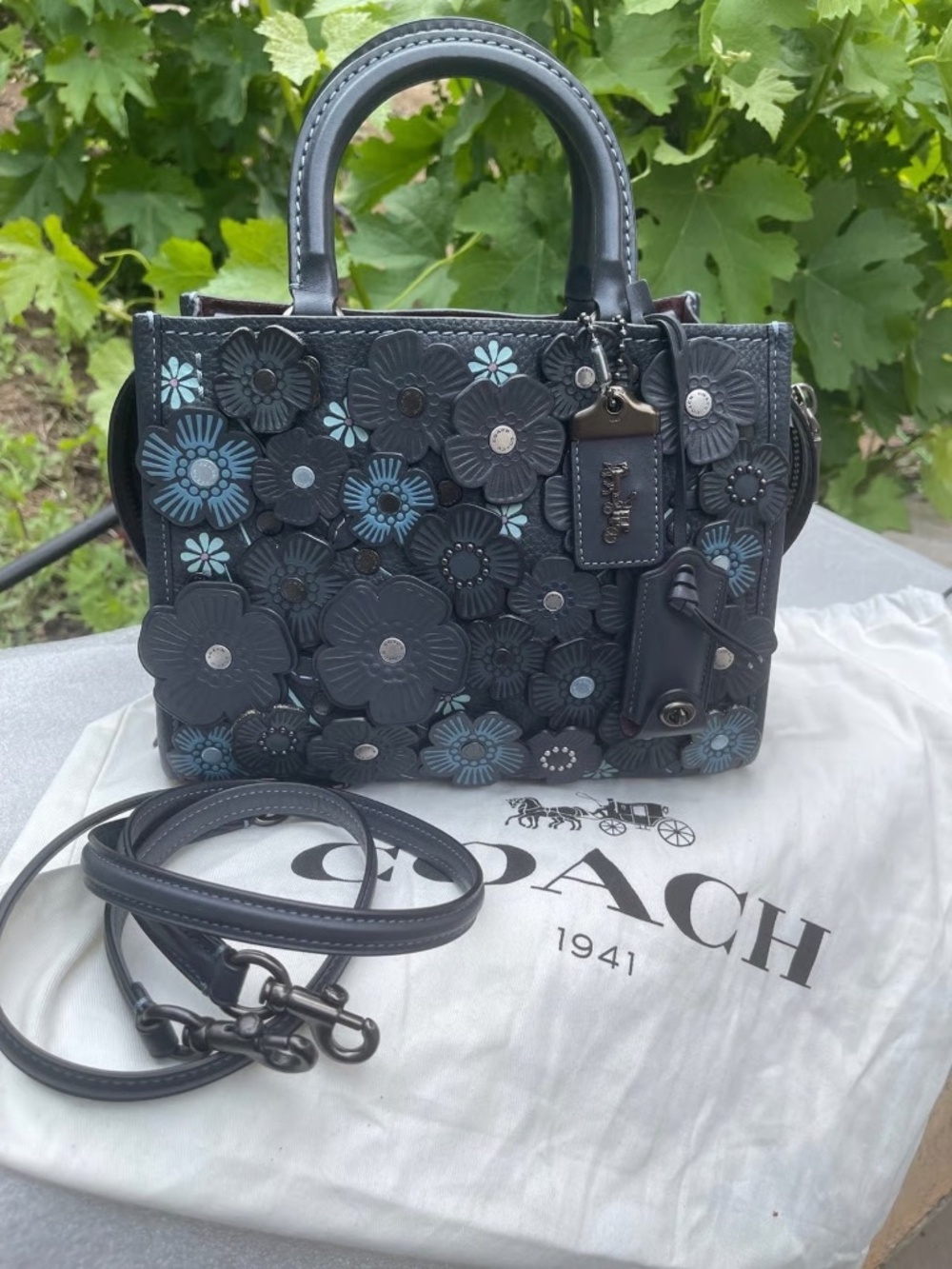 Coach Rogue 25 Tea Rose HTF Color - Midnight Navy - Incl. Scarf and Flower Charm - Picture 5 of 15